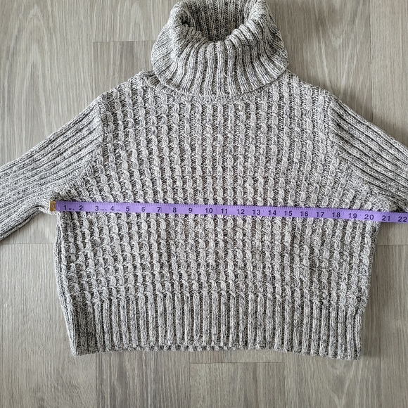 Kismet Textured Gray Turtleneck Sweater Fall Minimalist Fashion - Picture 2 of 6